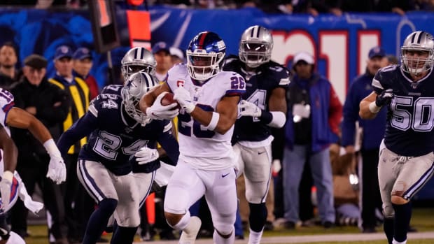 Nov 4, 2019; East Rutherford, NJ, USA; New York Giants running back Saquon Barkley (26) runs for a 65 yard 1st down ion the 4th quarter at MetLife Stadium.